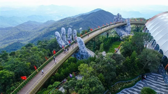 Vietnam welcomes over 9.2 international tourist arrivals in five months - Ảnh 1.