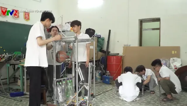 The Robocon Spirit Heats Up Day by Day at Hanoi University of Mining and Geology - Ảnh 1.