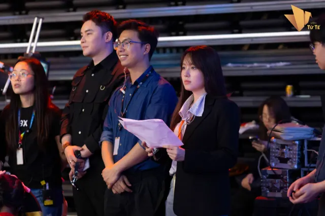 Behind the Scenes of Kind Deeds - Ảnh 16.