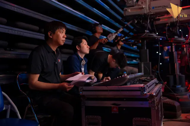 Behind the Scenes of Kind Deeds - Ảnh 7.