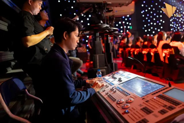 Behind the Scenes of Kind Deeds - Ảnh 10.