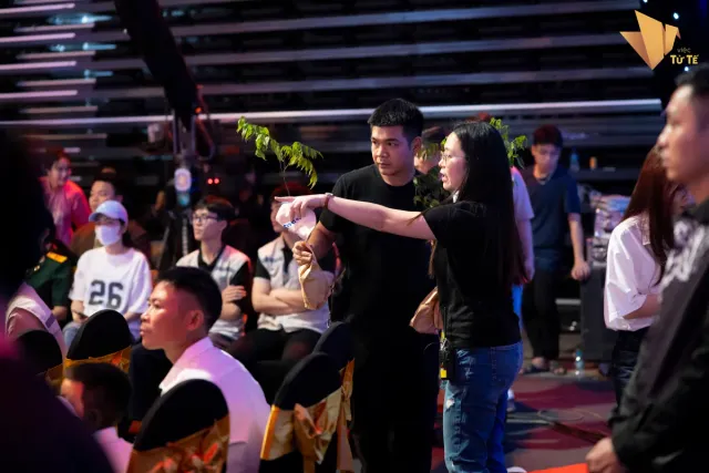 Behind the Scenes of Kind Deeds - Ảnh 19.