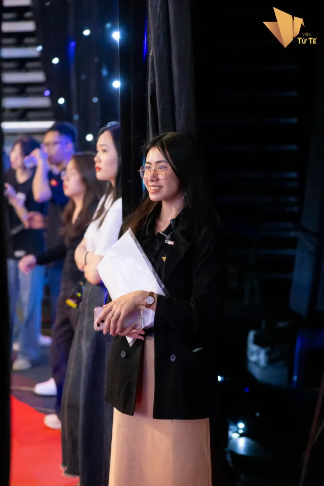 Behind the Scenes of Kind Deeds - Ảnh 17.
