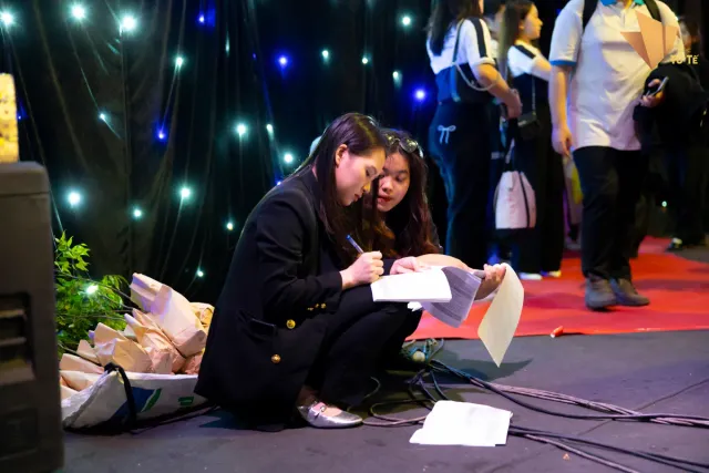 Behind the Scenes of Kind Deeds - Ảnh 18.