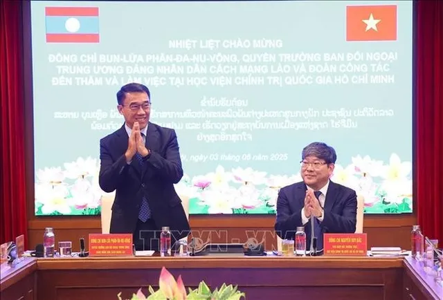 Viet Nam, Laos step up cooperation in cadre training - Ảnh 1.