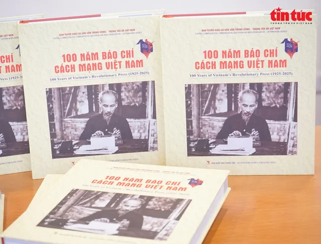 Photo book celebrates a century of Vietnam’s revolutionary press - Ảnh 2.