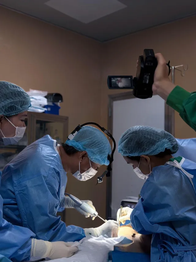 Recurrent Breast Ptosis: Signs, Challenges, and Treatment - Ảnh 5.