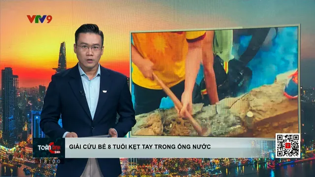 Giải cứu bé 8 tuổi kẹt tay trong ống nước
