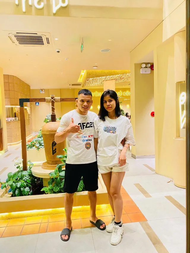 Chia sẻ xúc động từ người vợ sau khi chứng kiến Lê Văn Tuần giành đai LION Championship- Ảnh 1.
