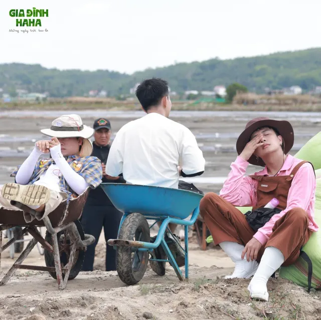 Emotional Puzzle Pieces of the Haha Family - Ảnh 5.