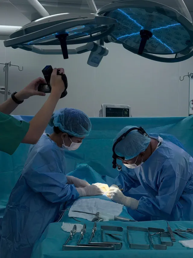 Breast Augmentation Complications: Capsular Contracture, Implant Rupture, Infection - Ảnh 2.