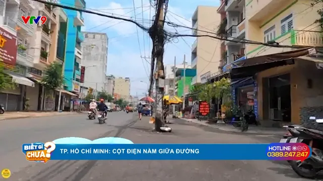 TP. Hồ Chí Minh: Cột điện nằm giữa đường