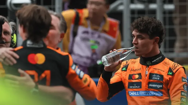 McLaren "tự hủy" vì Norris đâm Piastri- Ảnh 2. McLaren "tự hủy" vì Norris đâm Piastri- Ảnh 2.
