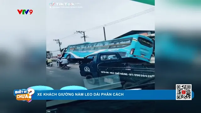 Xe khách giường nằm leo dải phân cách