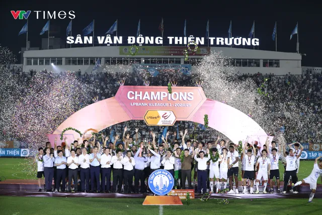 Nam Định nâng cúp vô địch V.League 2024/25 với hàng loạt thông số thống kê ấn tượng- Ảnh 6.