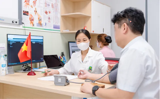 Xẹp đốt sống chỉ sau một lần hắt hơi- Ảnh 4. Xẹp đốt sống chỉ sau một lần hắt hơi- Ảnh 4.