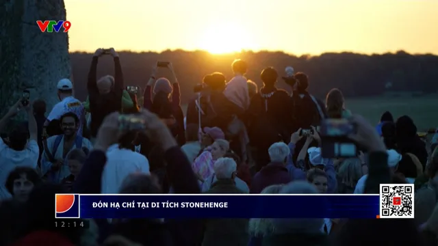 Hàng ngàn đón hạ chí tại di tích Stonehenge