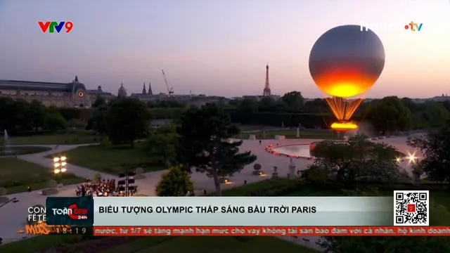 Biểu tượng Olympic thắp sáng bầu trời Paris