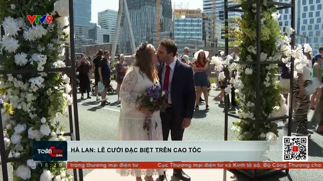 Lễ cưới tập thể trên cao tốc tại Amsterdam