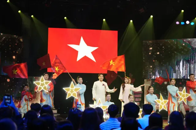 Take Off – Soaring with the Times: Stories of  True  Journalists - Ảnh 1.