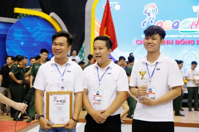 LH-UDS “Warriors” and Their Triumphant Journey to Robocon Glory - Ảnh 12.