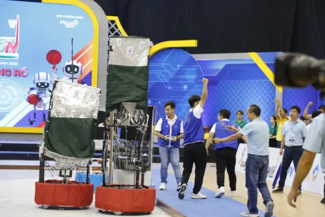 LH-UDS “Warriors” and Their Triumphant Journey to Robocon Glory - Ảnh 2.