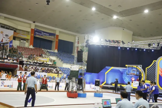 LH-UDS “Warriors” and Their Triumphant Journey to Robocon Glory - Ảnh 1.