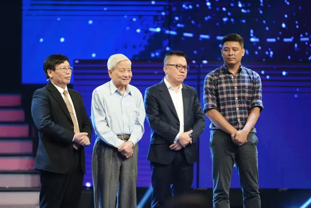 Take Off – Soaring with the Times: Stories of  True  Journalists - Ảnh 7.