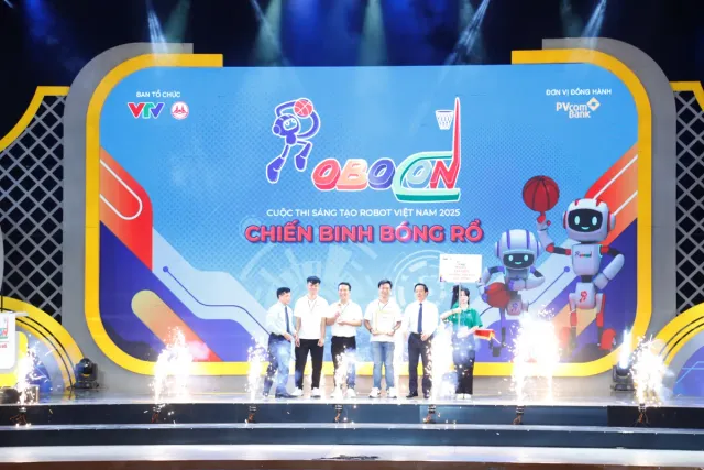 LH-UDS “Warriors” and Their Triumphant Journey to Robocon Glory - Ảnh 7.