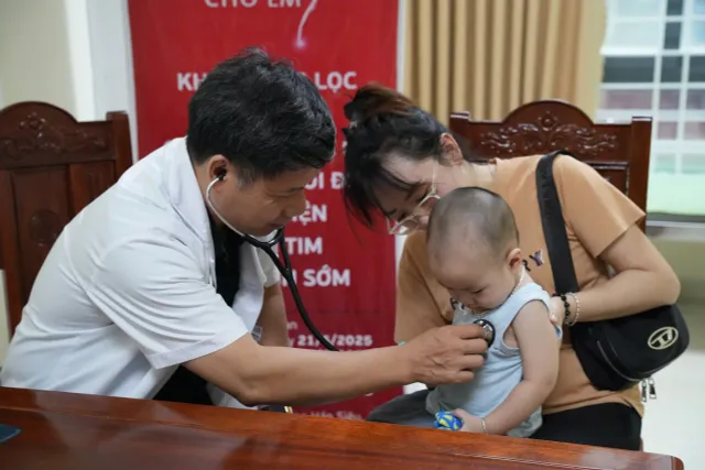 Trái tim cho em mang yêu thương đến với trẻ em tỉnh Ninh Bình- Ảnh 2. Trái tim cho em mang yêu thương đến với trẻ em tỉnh Ninh Bình- Ảnh 2.