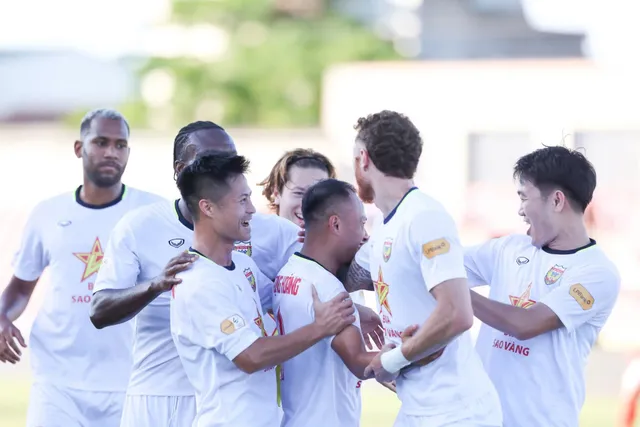 Những bất ngờ của V.League 2024/2025: Hồng Lĩnh Hà Tĩnh và B. Bình Dương - những gam màu sáng tối
- Ảnh 2. Những bất ngờ của V.League 2024/2025: Hồng Lĩnh Hà Tĩnh và B. Bình Dương - những gam màu sáng tối
- Ảnh 2.
