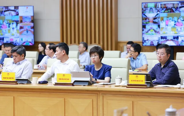 PM urges relentless efforts against smuggling, trade fraud - Ảnh 1.