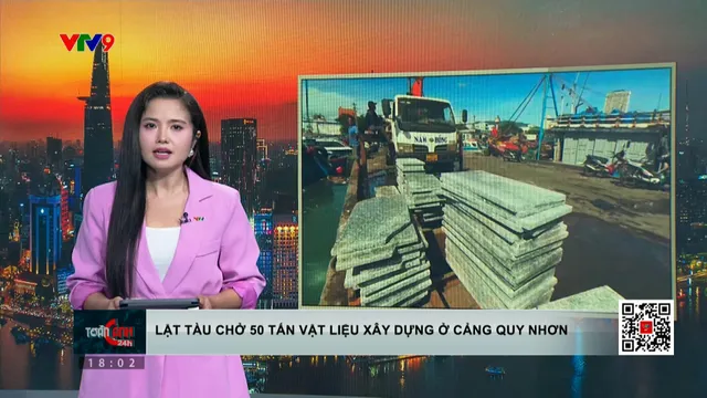 Tàu bị lật ở cầu cảng Quy Nhơn, 50 tấn hàng chìm xuống nước