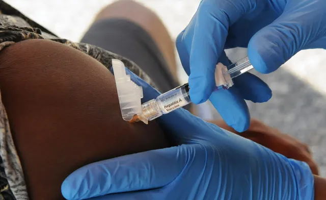 Châu Âu cảnh báo khẩn đến khách du lịch về loại virus nguy hiểm lây nhiễm cho hàng ngàn người - Ảnh 1.