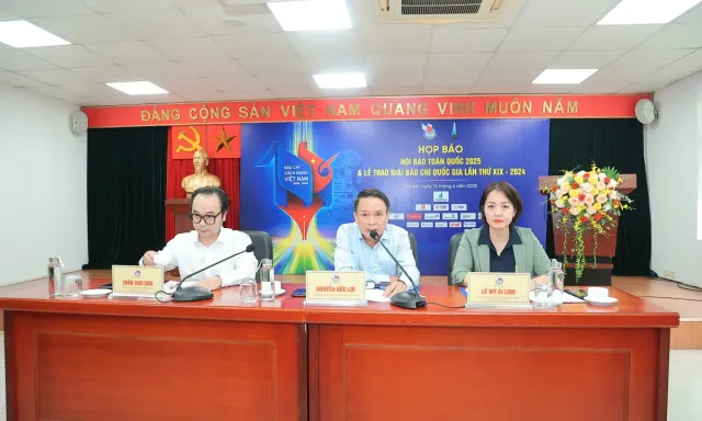 130 booths from 80 media outlets featured at the National Press Fair 2025 - Ảnh 1.