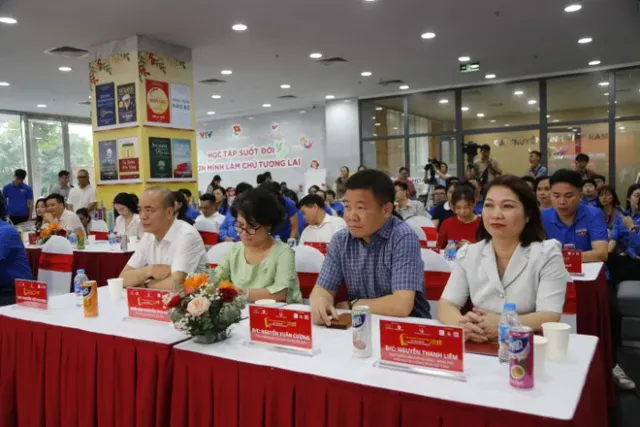 Youth Book Festival Celebrates 100 Years of Vietnam Revolutionary Journalism - Ảnh 2.