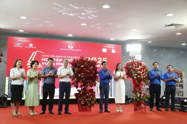 Youth Book Festival Celebrates 100 Years of Vietnam Revolutionary Journalism - Ảnh 4.