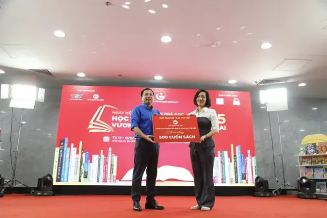 Youth Book Festival Celebrates 100 Years of Vietnam Revolutionary Journalism - Ảnh 10.