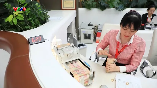 Lãi suất thấp, tiền vẫn chảy mạnh vào hệ thống ngân hàng
