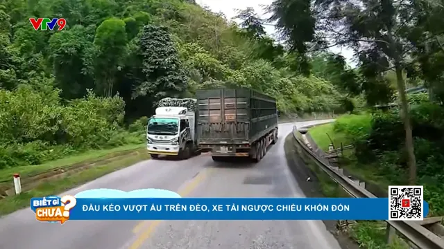 Xe đầu kéo vượt ẩu khi lên đèo, xe tải đổ đèo ngược chiều khốn đốn
