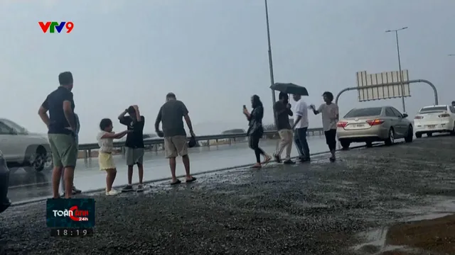Những người đi săn mưa