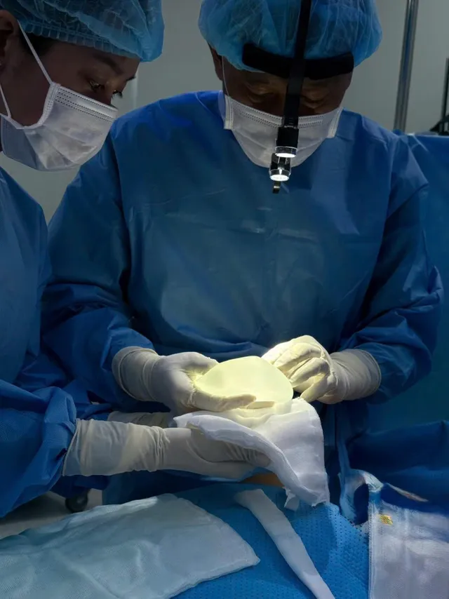 What is recurrent capsular contracture? - Ảnh 1.