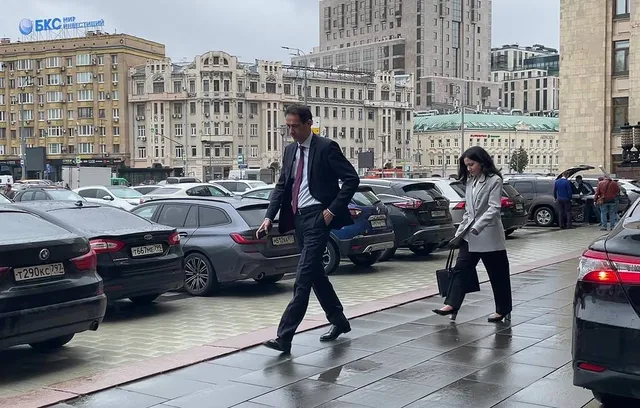 Nga triệu tập Đại sứ Azerbaijan sau vụ bắt giữ 3 nhà báo - Ảnh 1. Nga triệu tập Đại sứ Azerbaijan sau vụ bắt giữ 3 nhà báo - Ảnh 1.