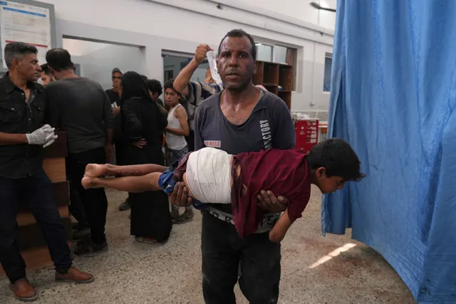Dải Gaza: Vòng vây chiến sự bóp nghẹt nguồn sống cho bệnh nhi- Ảnh 1. Dải Gaza: Vòng vây chiến sự bóp nghẹt nguồn sống cho bệnh nhi- Ảnh 1.