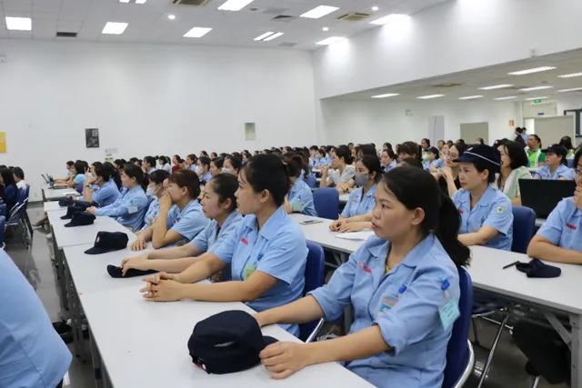 Nâng cao nhận thức chăm sóc sức khỏe chủ động cho công nhân nữ- Ảnh 2.