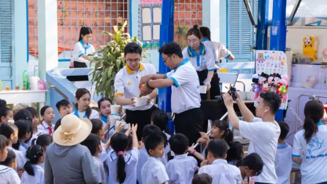 The June Edition of the Kindness Bus: Spreading Childhood Happiness with “For the Children” - Ảnh 15.