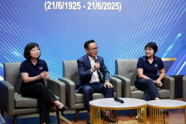 100 Seconds: Portrait of Journalists in the Digital Era - Ảnh 4.