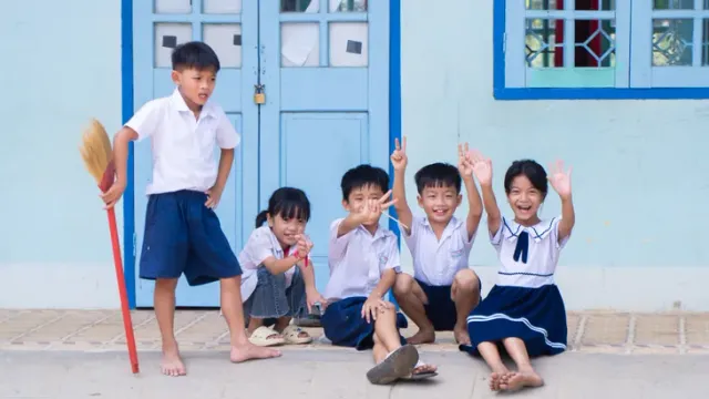 The June Edition of the Kindness Bus: Spreading Childhood Happiness with “For the Children” - Ảnh 2.