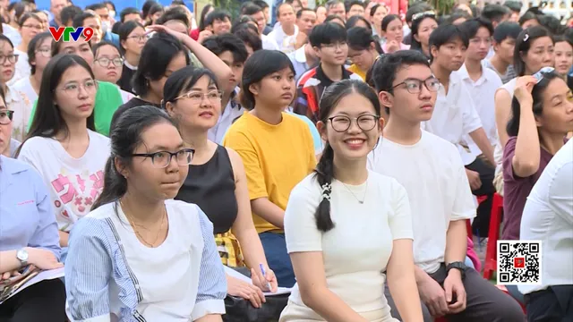 Thành phố Hồ Chí Minh: Nhiều trường tư vấn cho tổ hợp môn học cho học sinh lớp 10