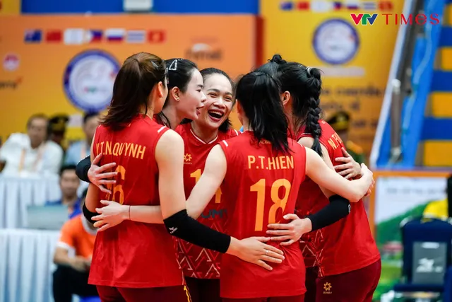 CĐV Phillipines thấy "như ở nhà" tại Phú Thọ, nồng nhiệt cổ vũ bóng chuyền Việt Nam- Ảnh 3. CĐV Phillipines thấy "như ở nhà" tại Phú Thọ, nồng nhiệt cổ vũ bóng chuyền Việt Nam- Ảnh 3.
